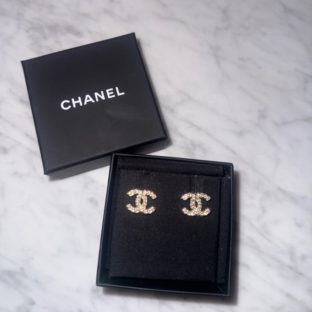 CHANEL Gold CC Stud Logo Earrings with Pearl and Crystal Embellishment